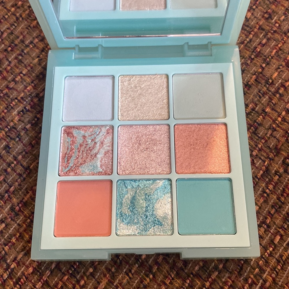 Huda Beauty Mint Pastel Eyeshadow Palette
